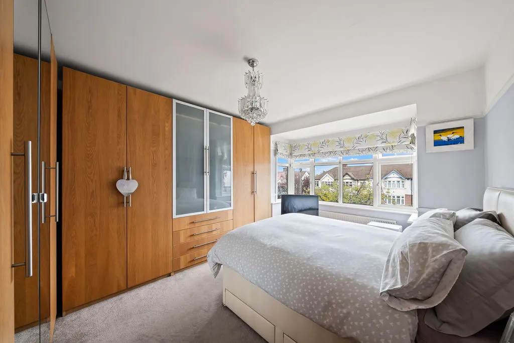 Elmstead Gardens, Worcester Park KT4 7BE, photo 11