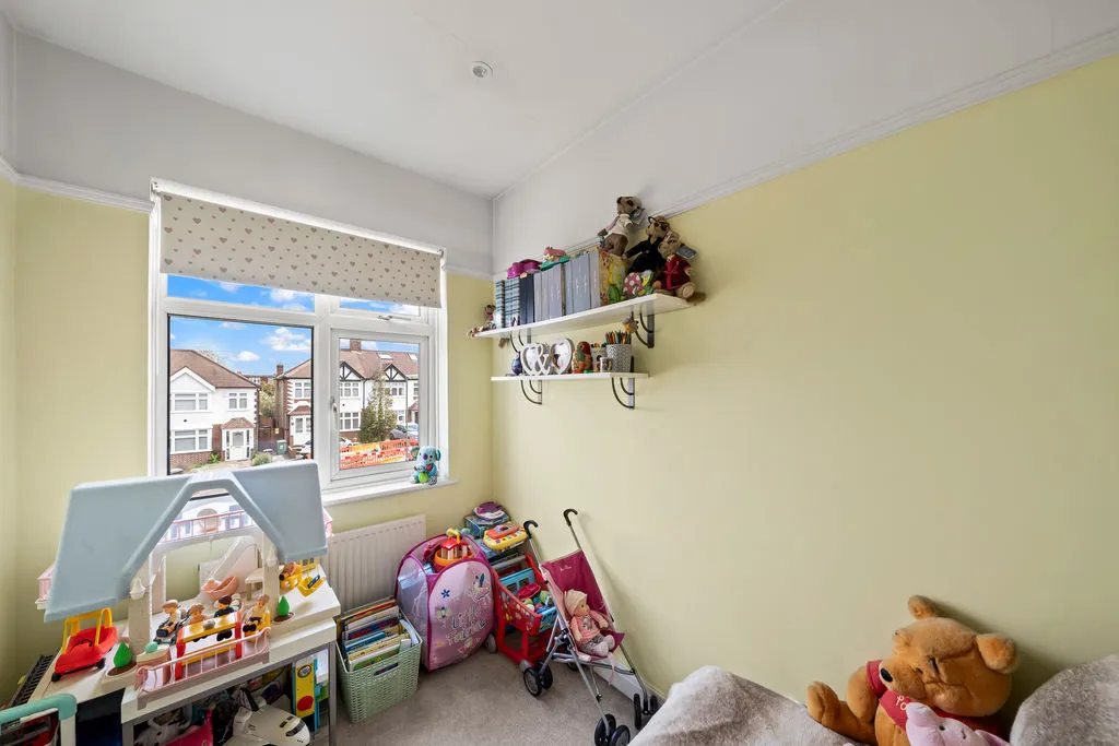 Elmstead Gardens, Worcester Park KT4 7BE, photo 13