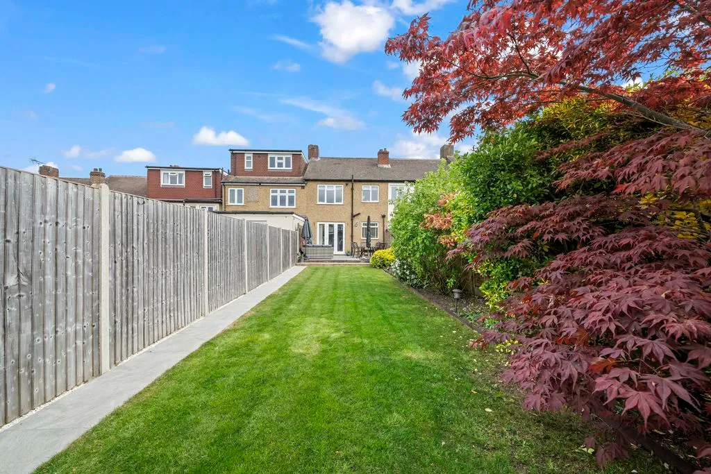 Elmstead Gardens, Worcester Park KT4 7BE, photo 16