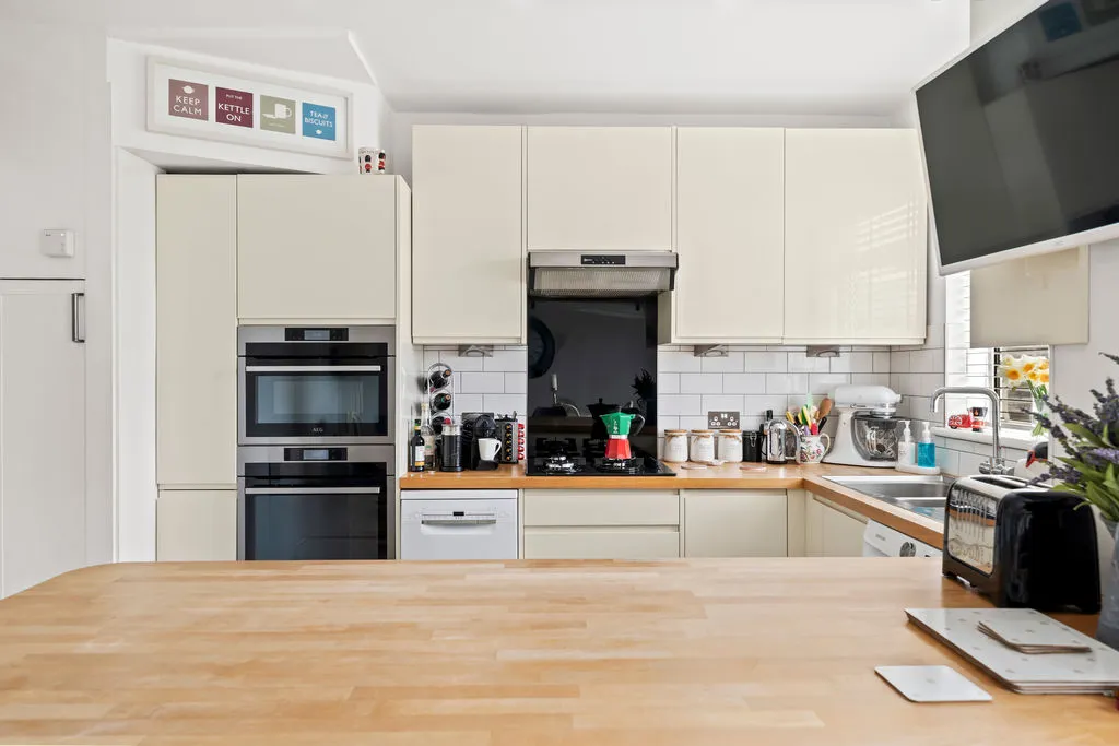 Elmstead Gardens, Worcester Park KT4 7BE, photo 6