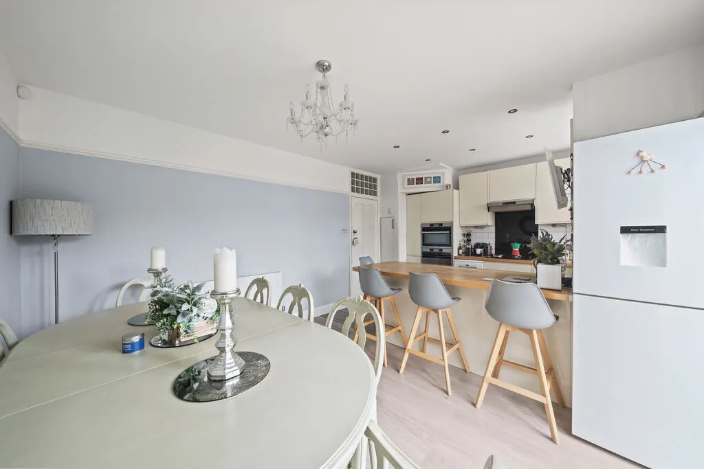 Elmstead Gardens, Worcester Park KT4 7BE, photo 7