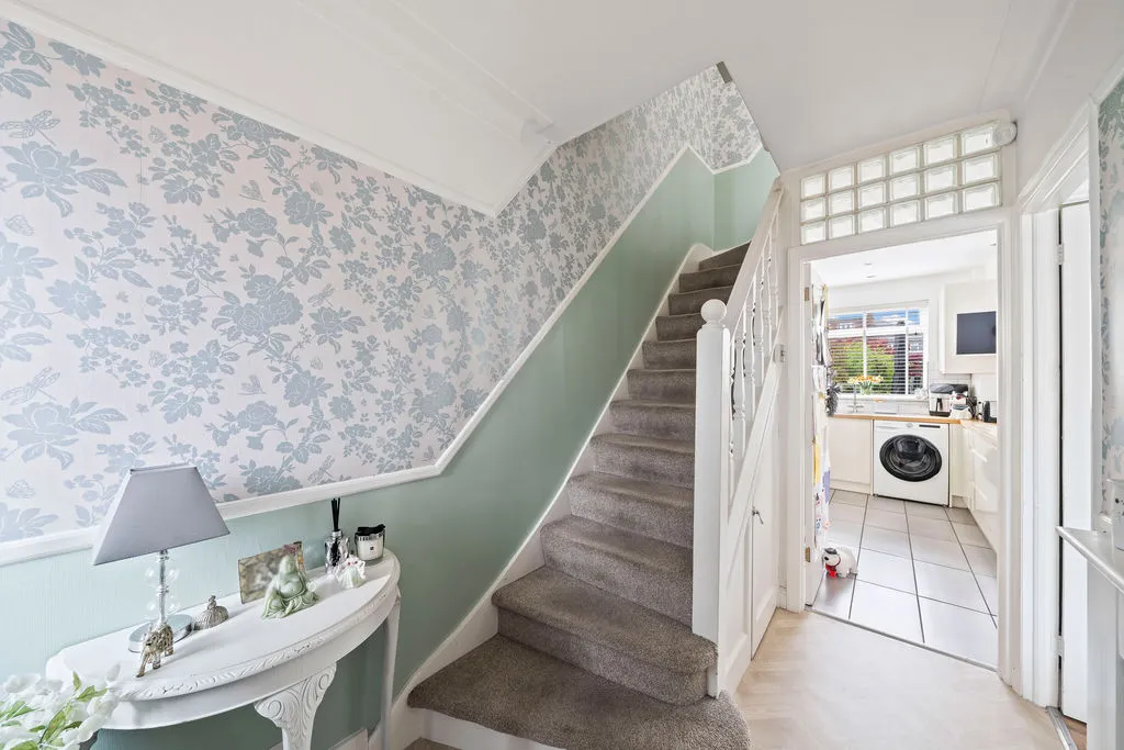 Elmstead Gardens, Worcester Park KT4 7BE, photo 8