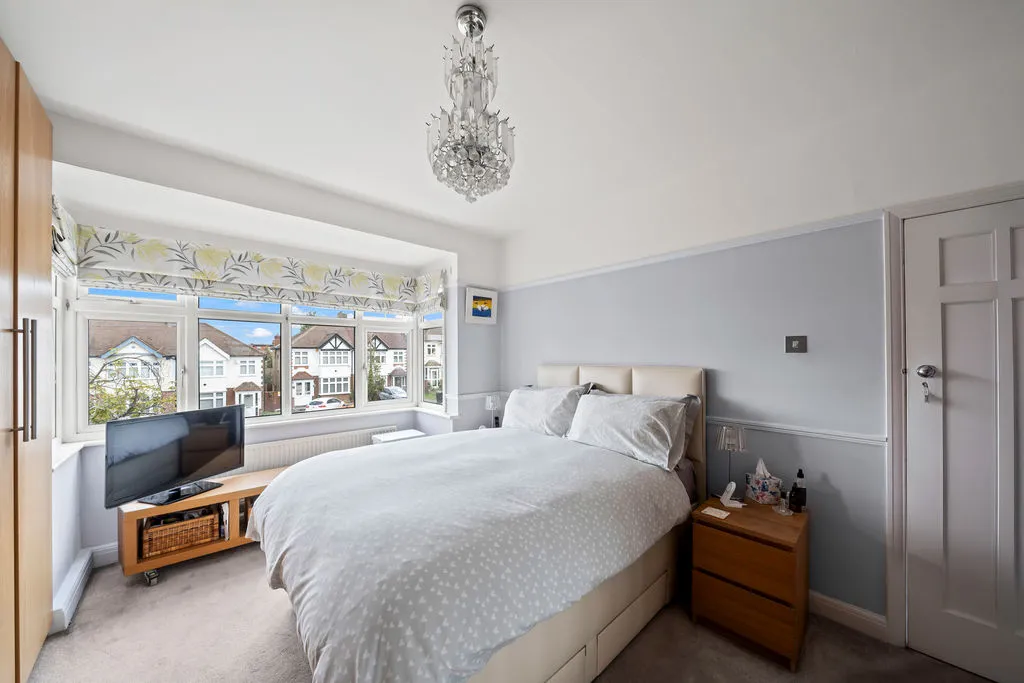Elmstead Gardens, Worcester Park KT4 7BE, photo 10