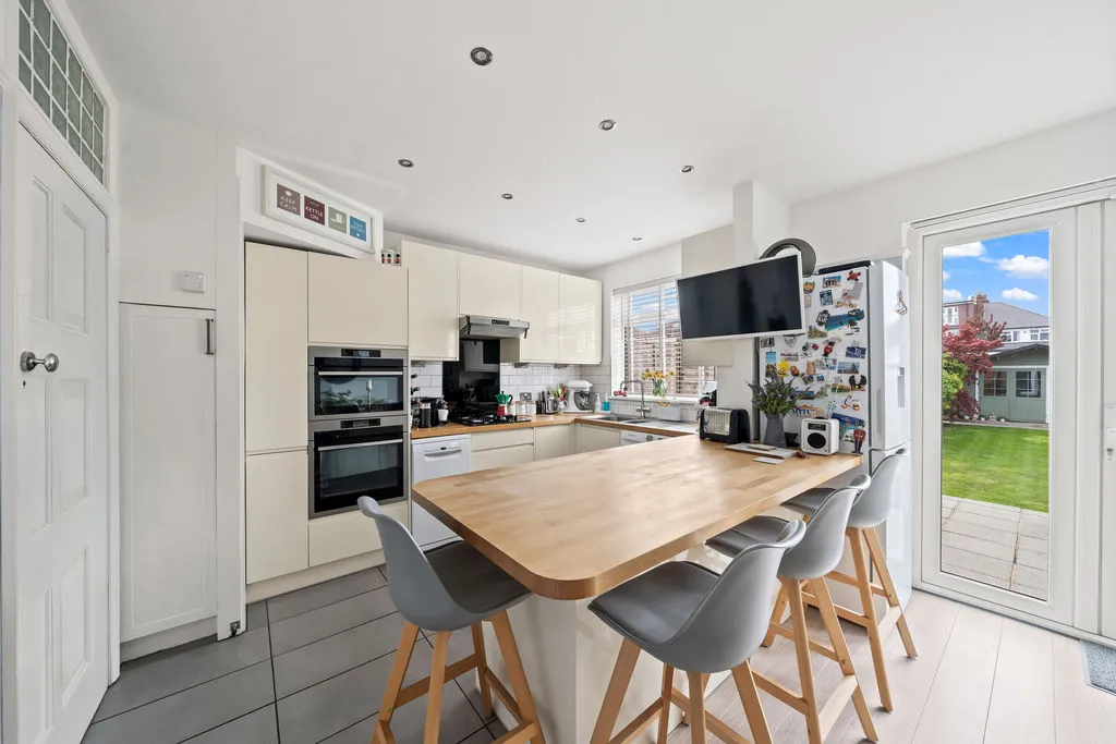 Elmstead Gardens, Worcester Park KT4 7BE, photo 4