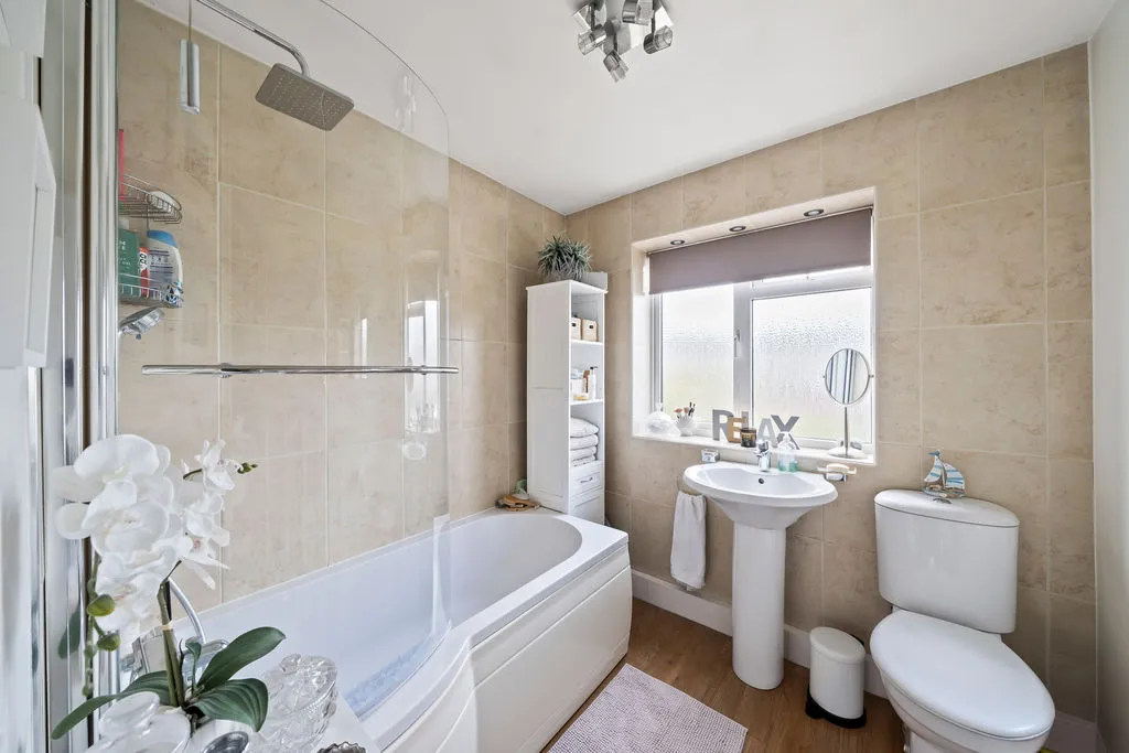 Elmstead Gardens, Worcester Park KT4 7BE, photo 14
