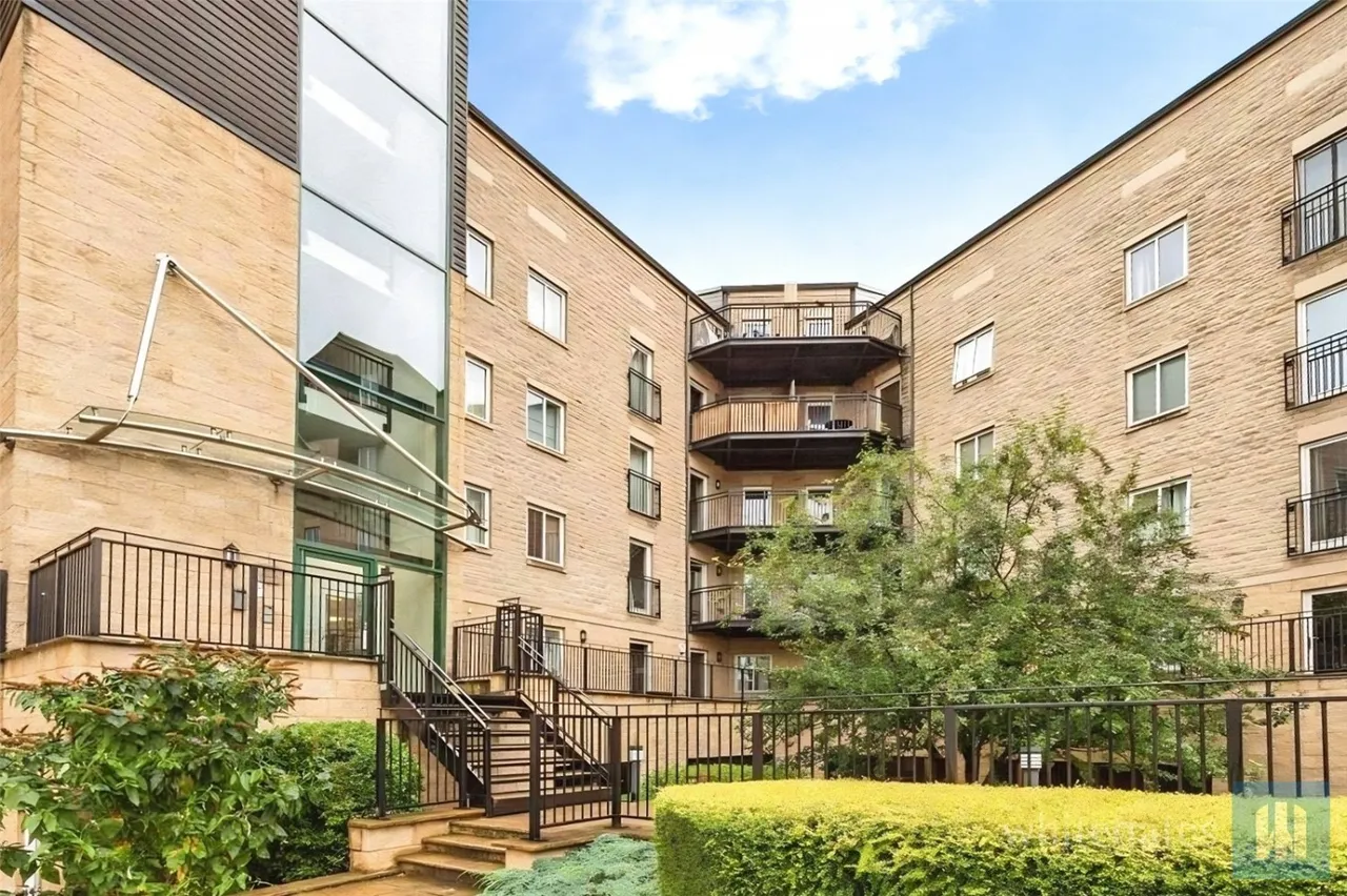2 bed flat for sale, Textile Street, Dewsbury, WF13