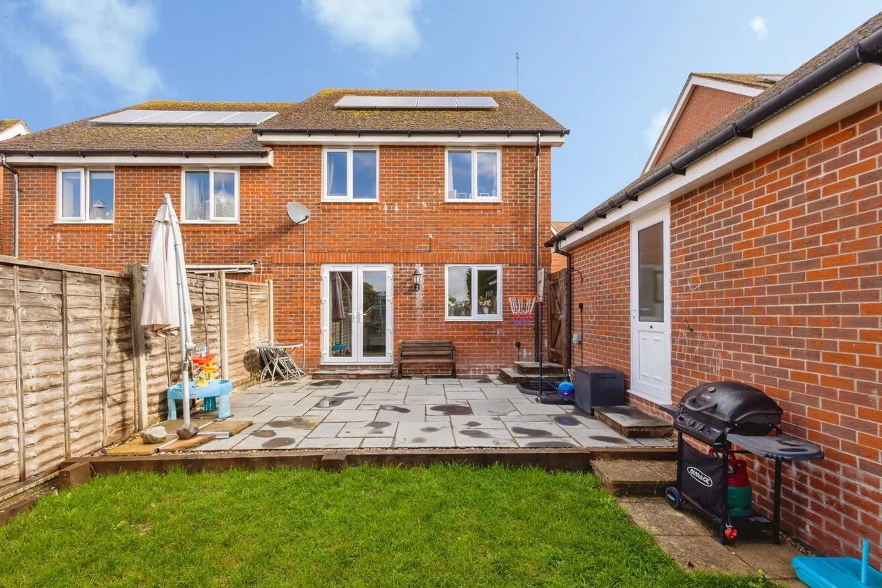 Beckless Avenue, Clanfield, PO8, photo 15