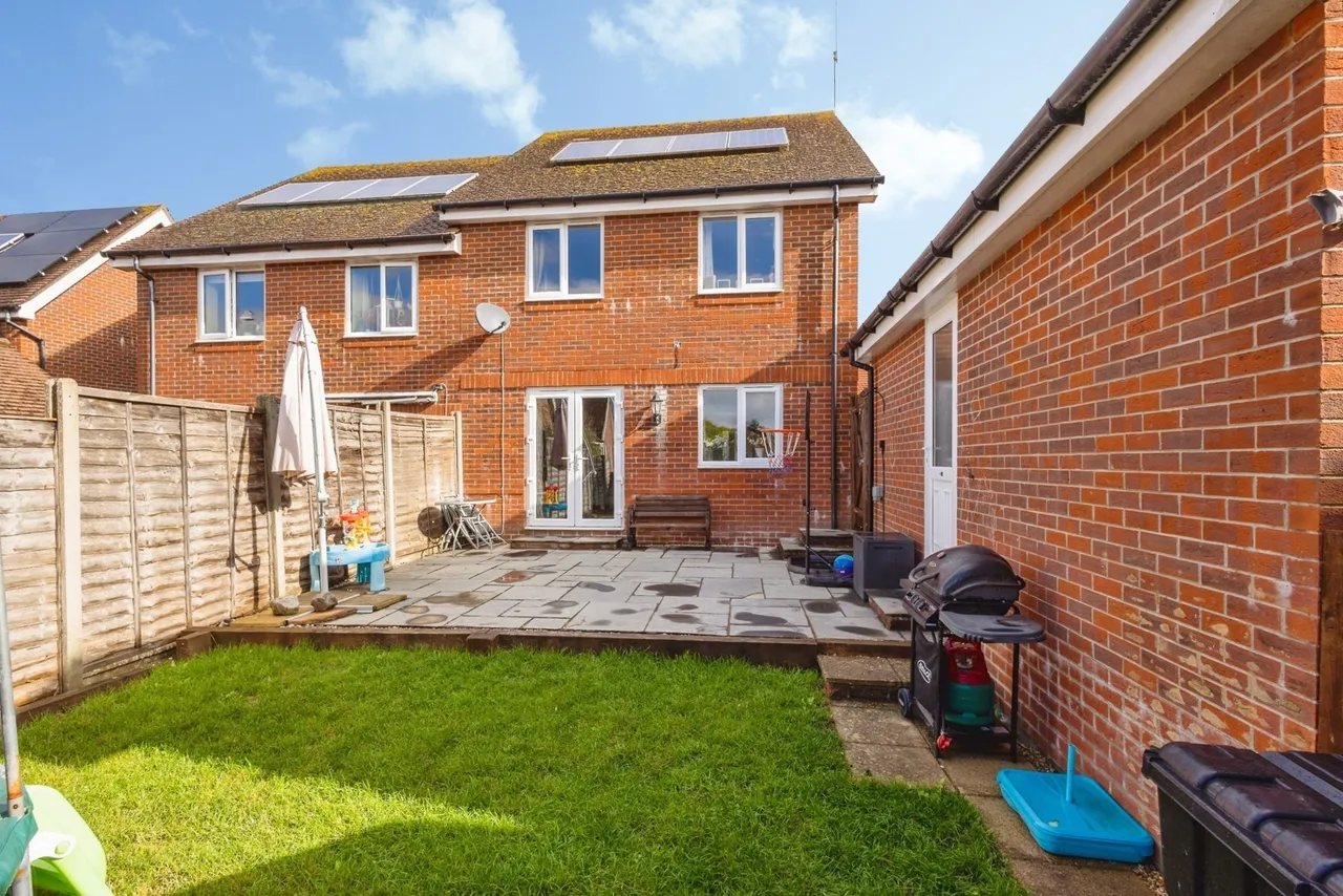 Beckless Avenue, Clanfield, PO8, photo 16