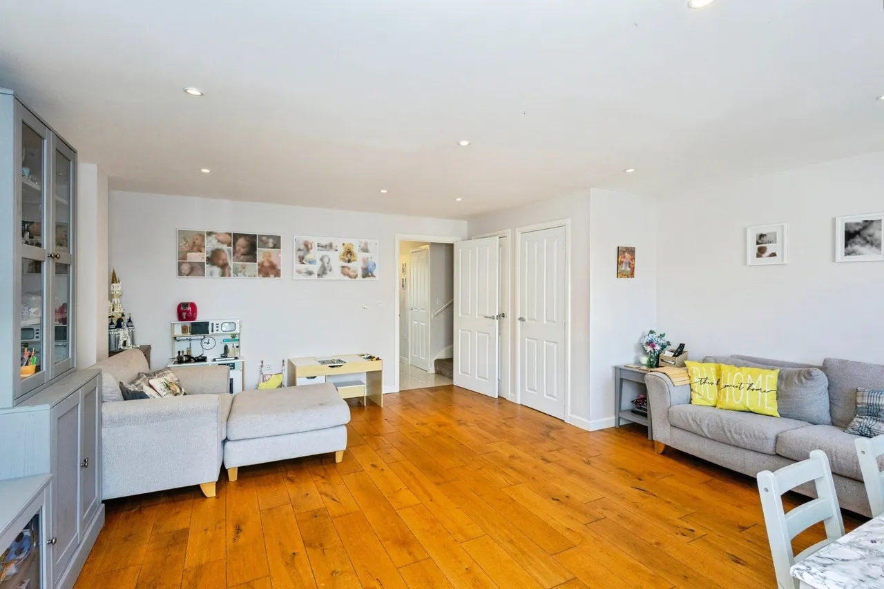 Beckless Avenue, Clanfield, PO8, photo 4