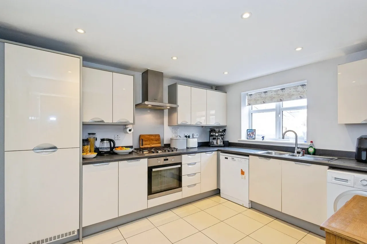 Beckless Avenue, Clanfield, PO8, photo 6