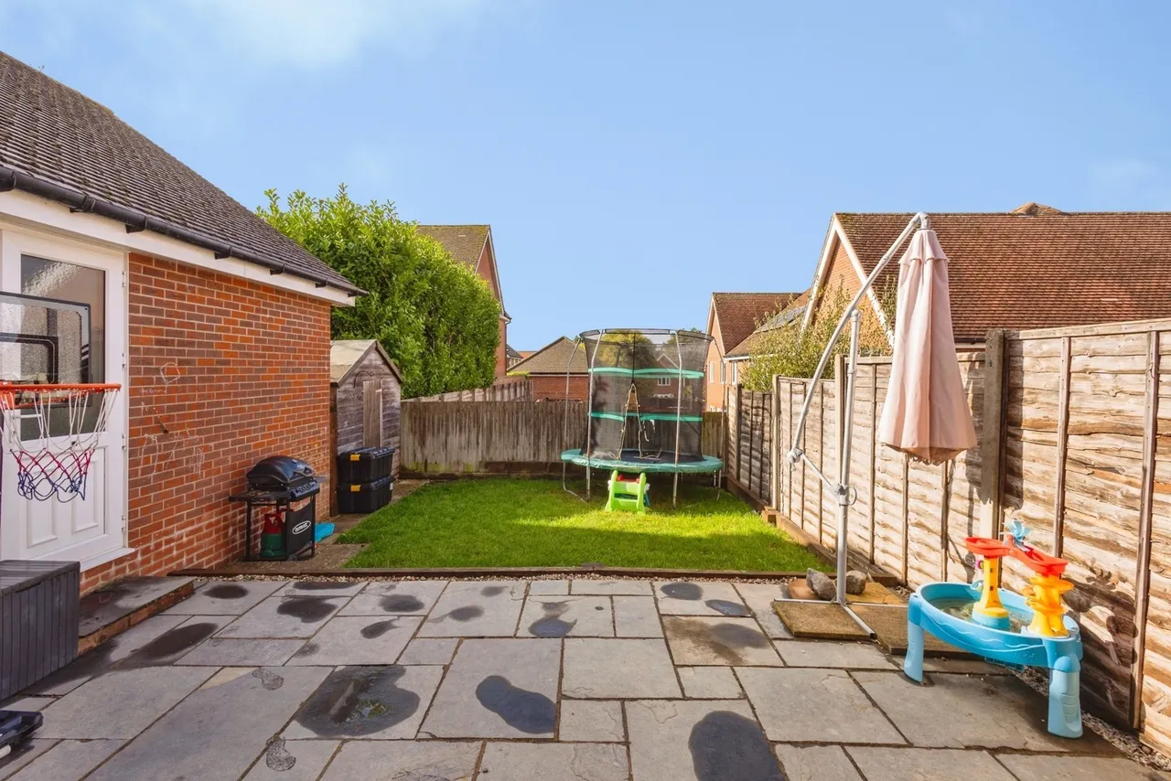 Beckless Avenue, Clanfield, PO8, photo 14