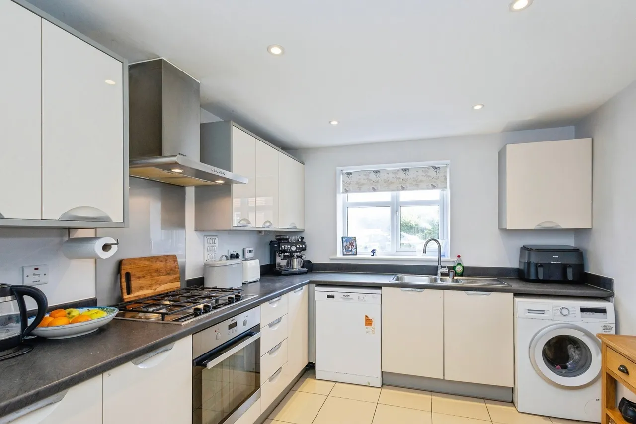 Beckless Avenue, Clanfield, PO8, photo 5