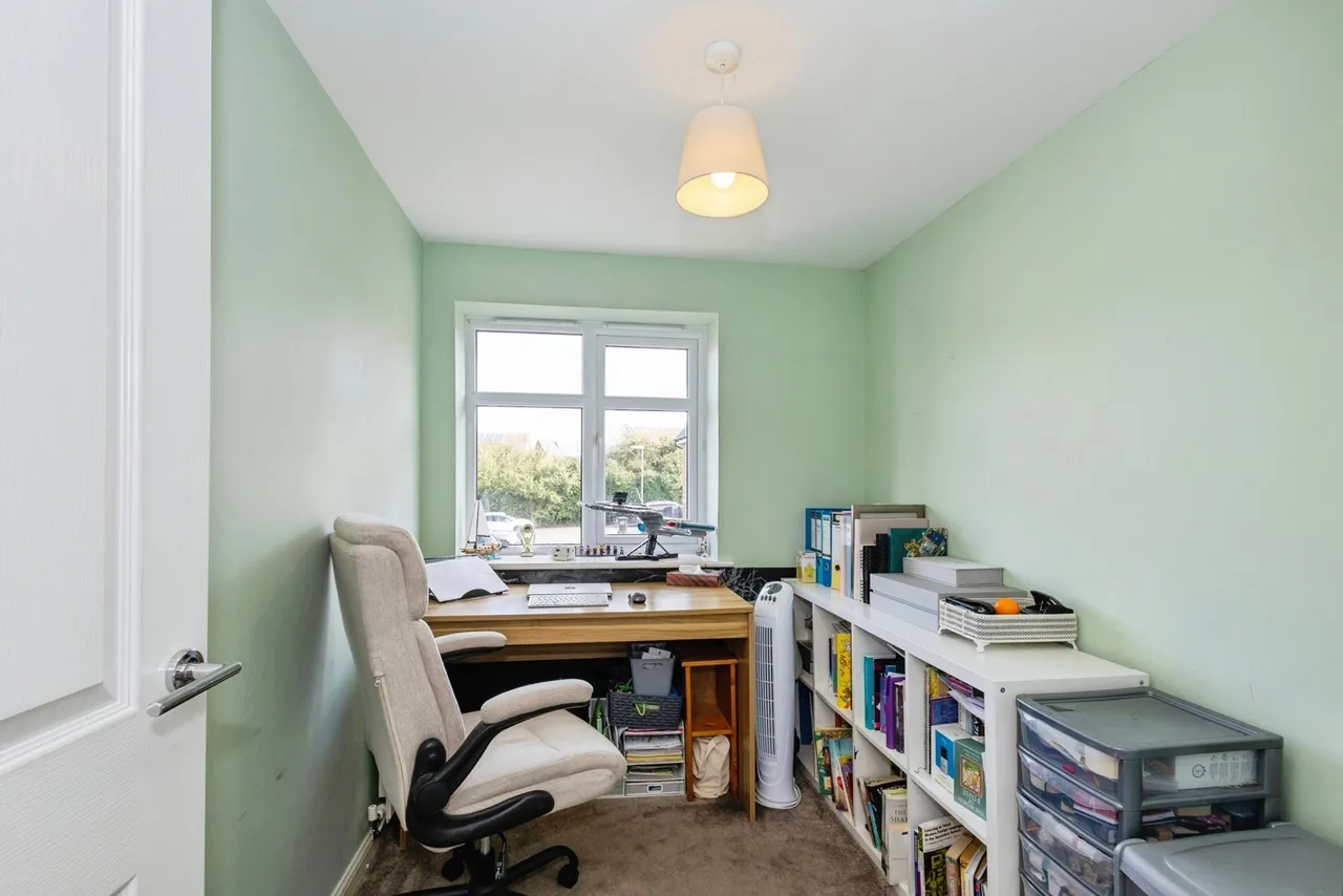 Beckless Avenue, Clanfield, PO8, photo 11