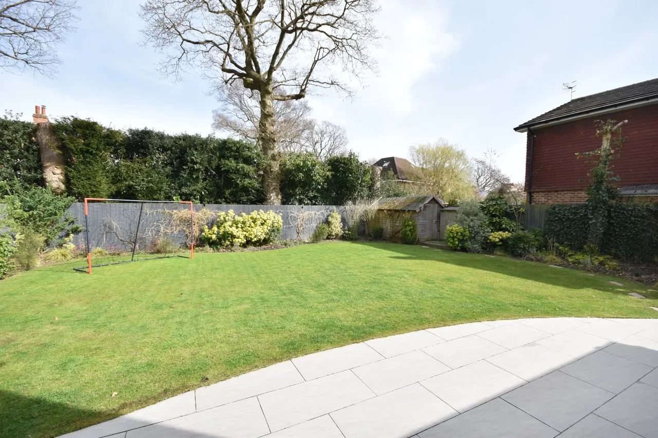 Upfield, Horley, RH6, photo 17