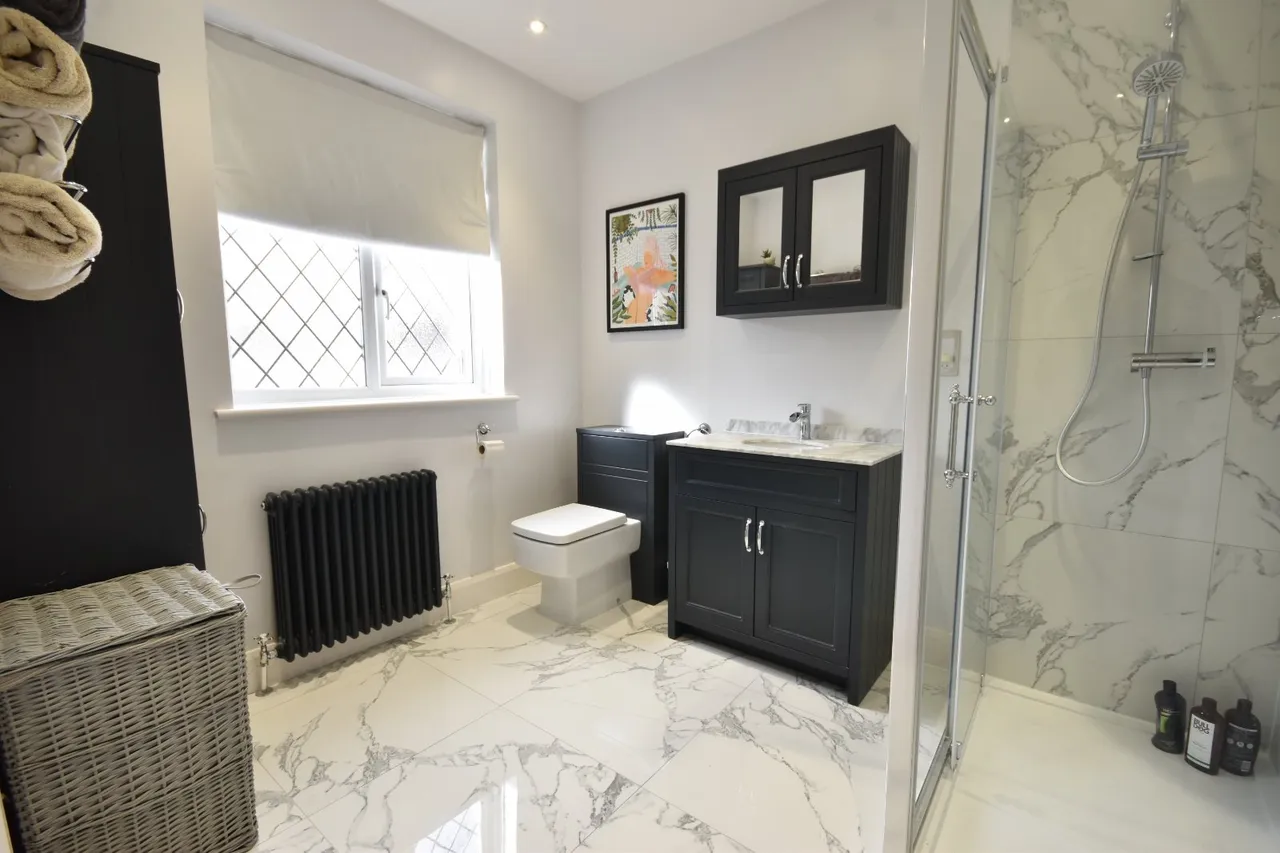 Upfield, Horley, RH6, photo 16