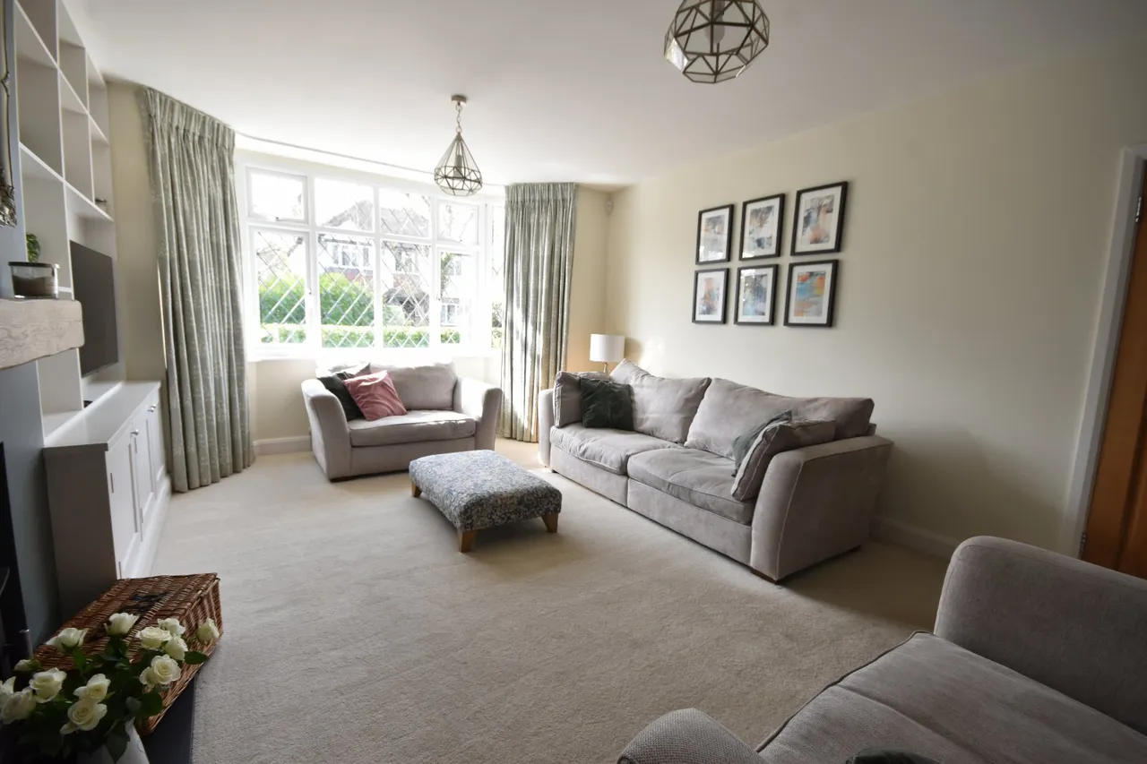 Upfield, Horley, RH6, photo 21