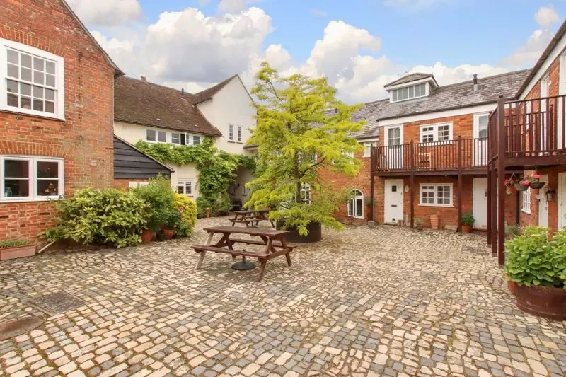 London Road, Aston Clinton, Buckinghamshire, HP22 5GW, photo 11