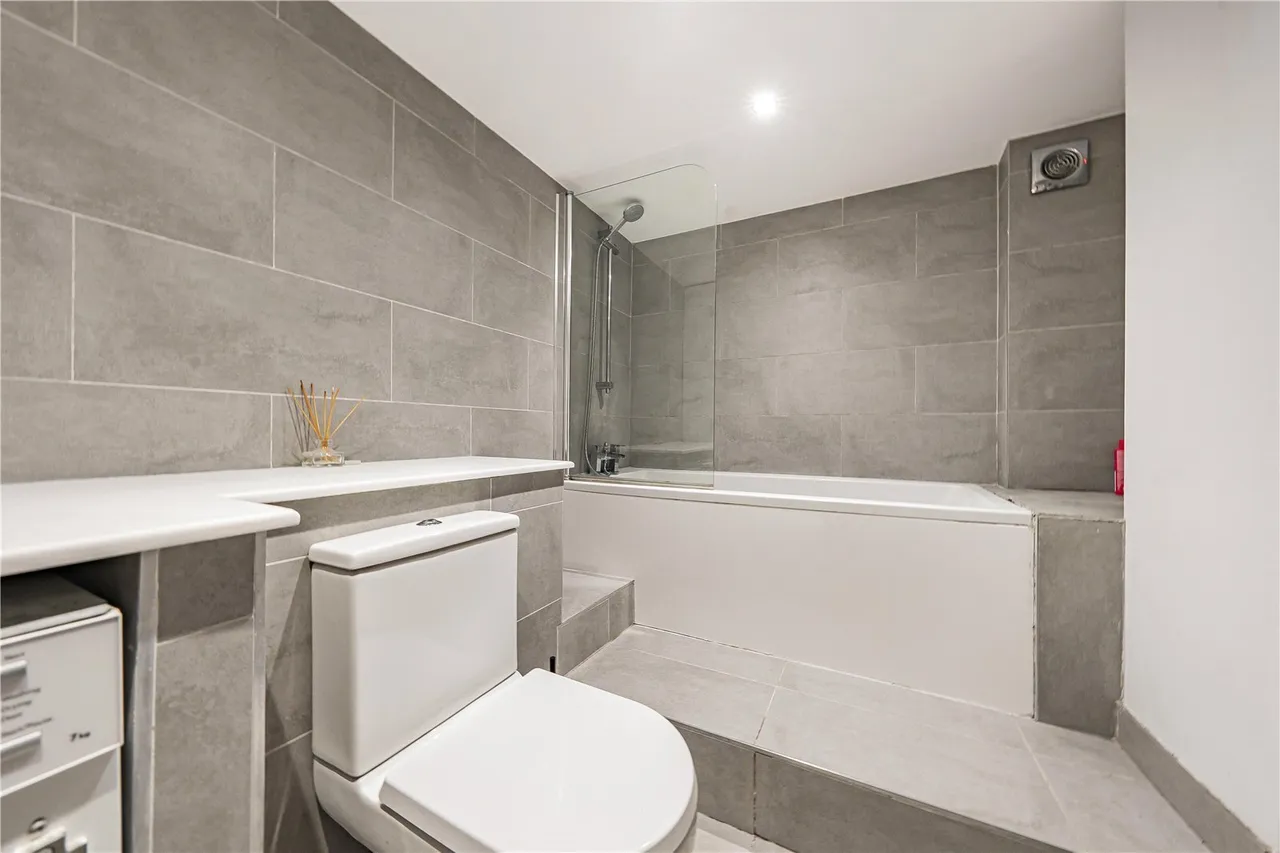 Upper Richmond Road, London, SW15, photo 17