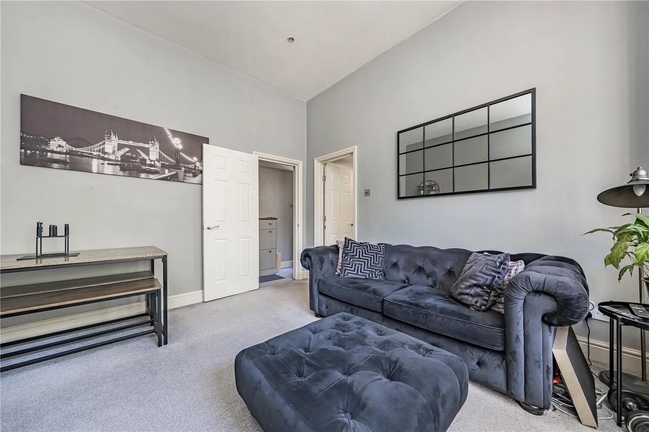 Upper Richmond Road, London, SW15, photo 12