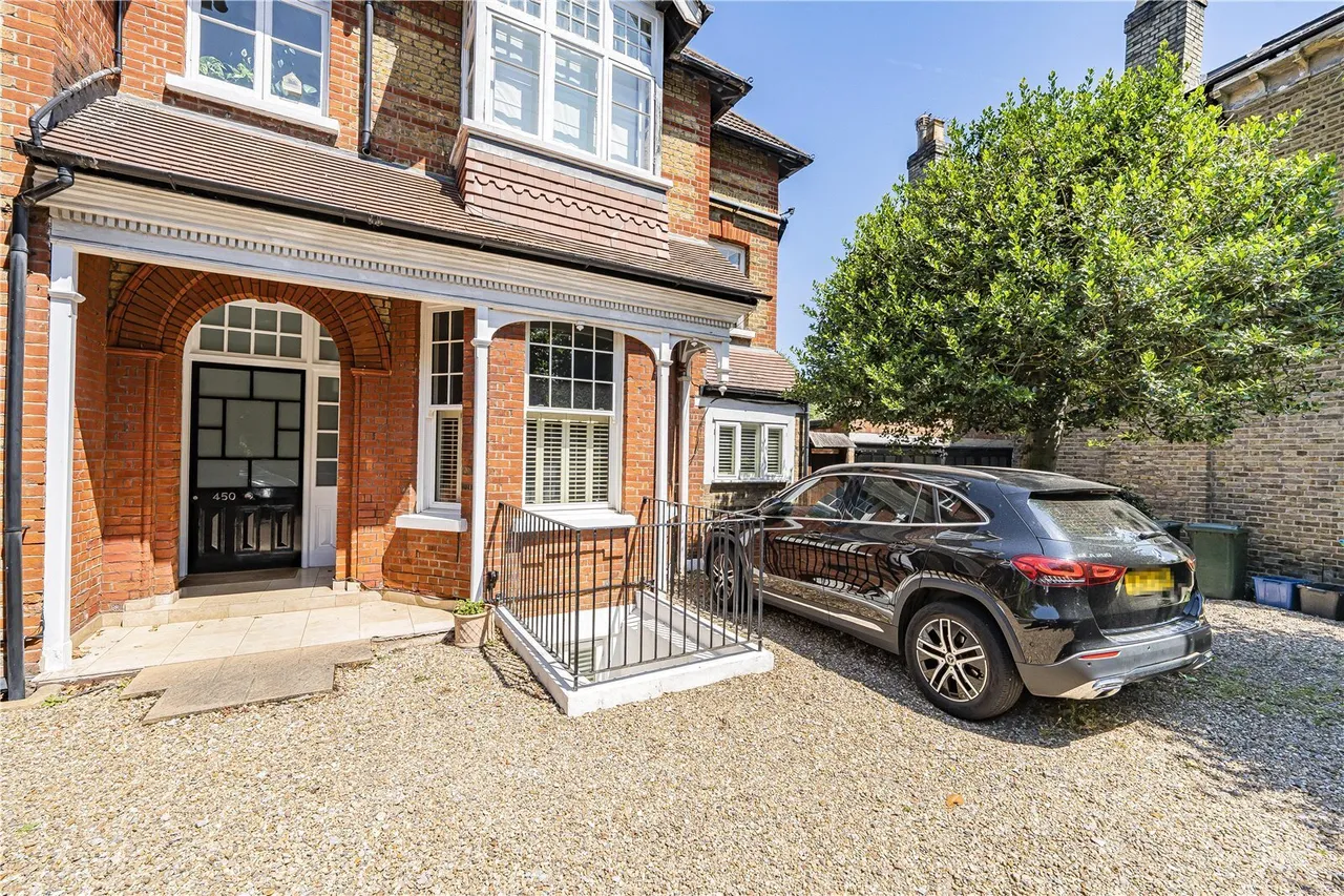 Upper Richmond Road, London, SW15, photo 16