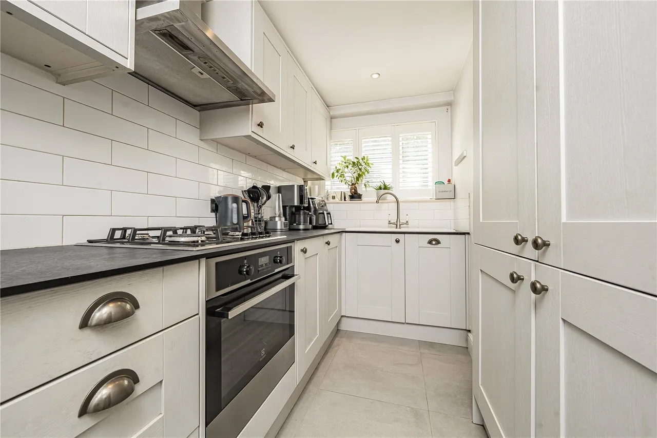 Upper Richmond Road, London, SW15, photo 2
