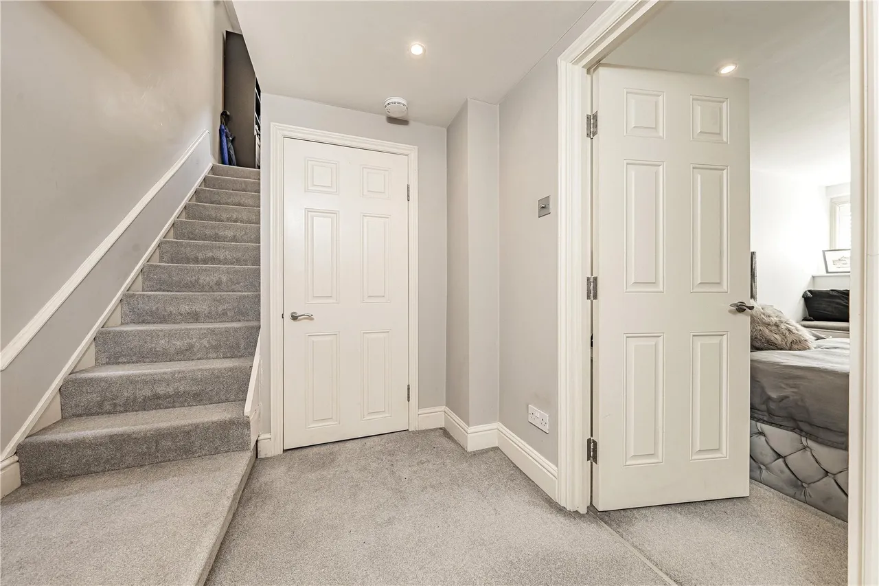 Upper Richmond Road, London, SW15, photo 9