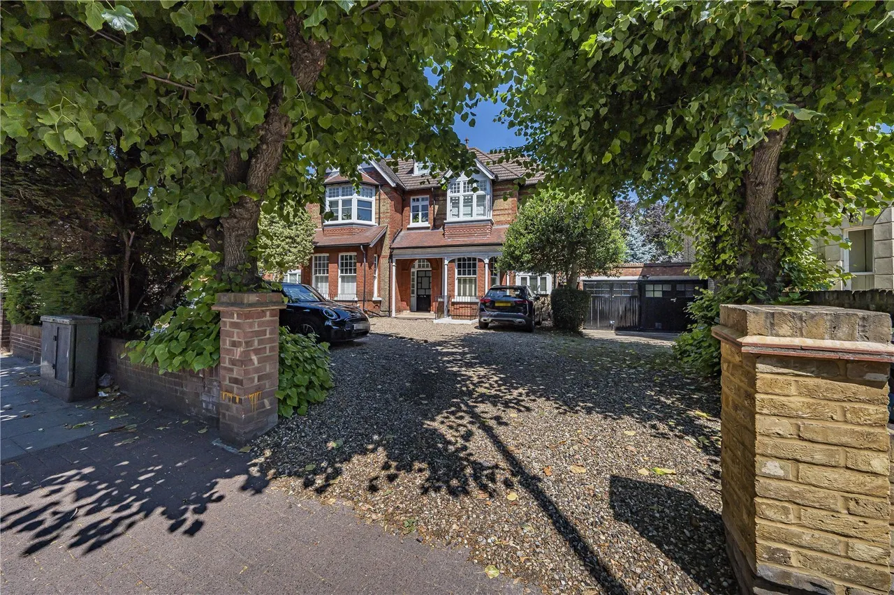 Upper Richmond Road, London, SW15, photo 18