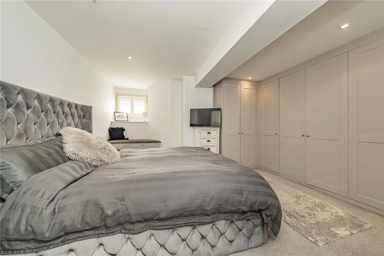 Upper Richmond Road, London, SW15, photo 4