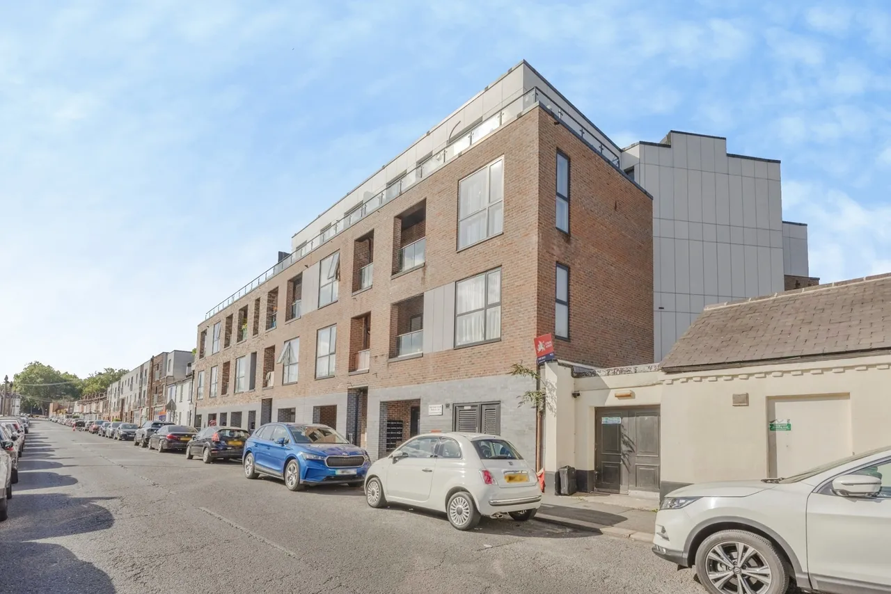 2 bed flat for sale, Sanderstead Road, South Croydon, CR2