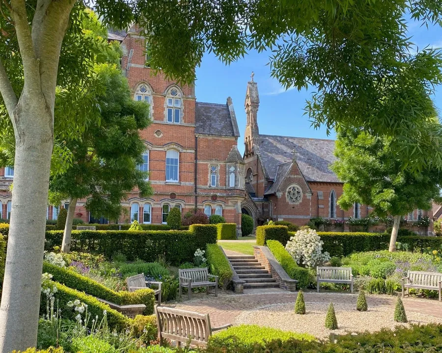 2 bed flat for sale, Little Trodgers Lane, Mayfield