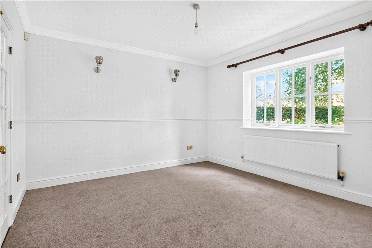 Whitethorn Close, Stoke Mandeville, HP22, photo 7