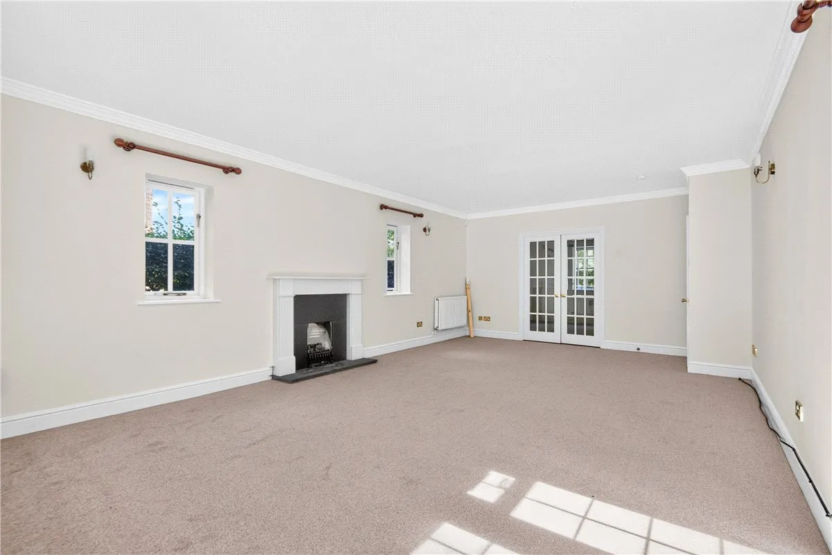 Whitethorn Close, Stoke Mandeville, HP22, photo 3