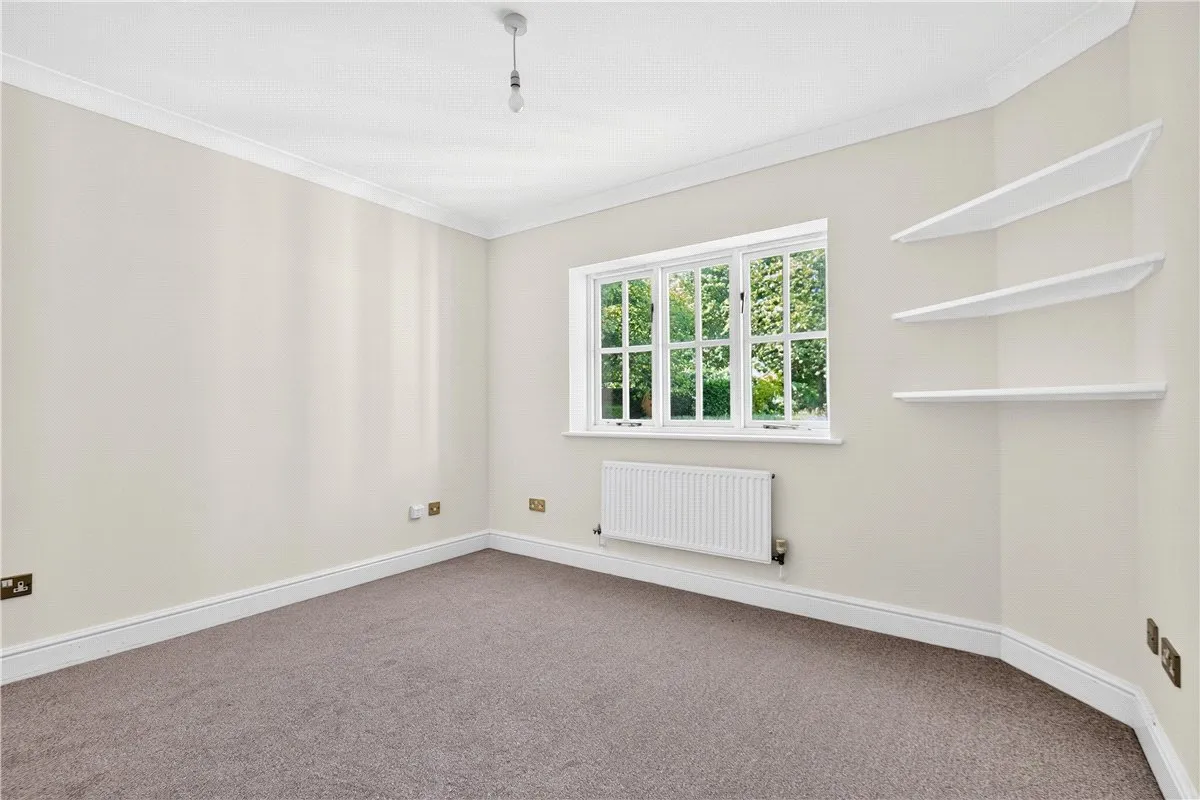 Whitethorn Close, Stoke Mandeville, HP22, photo 10