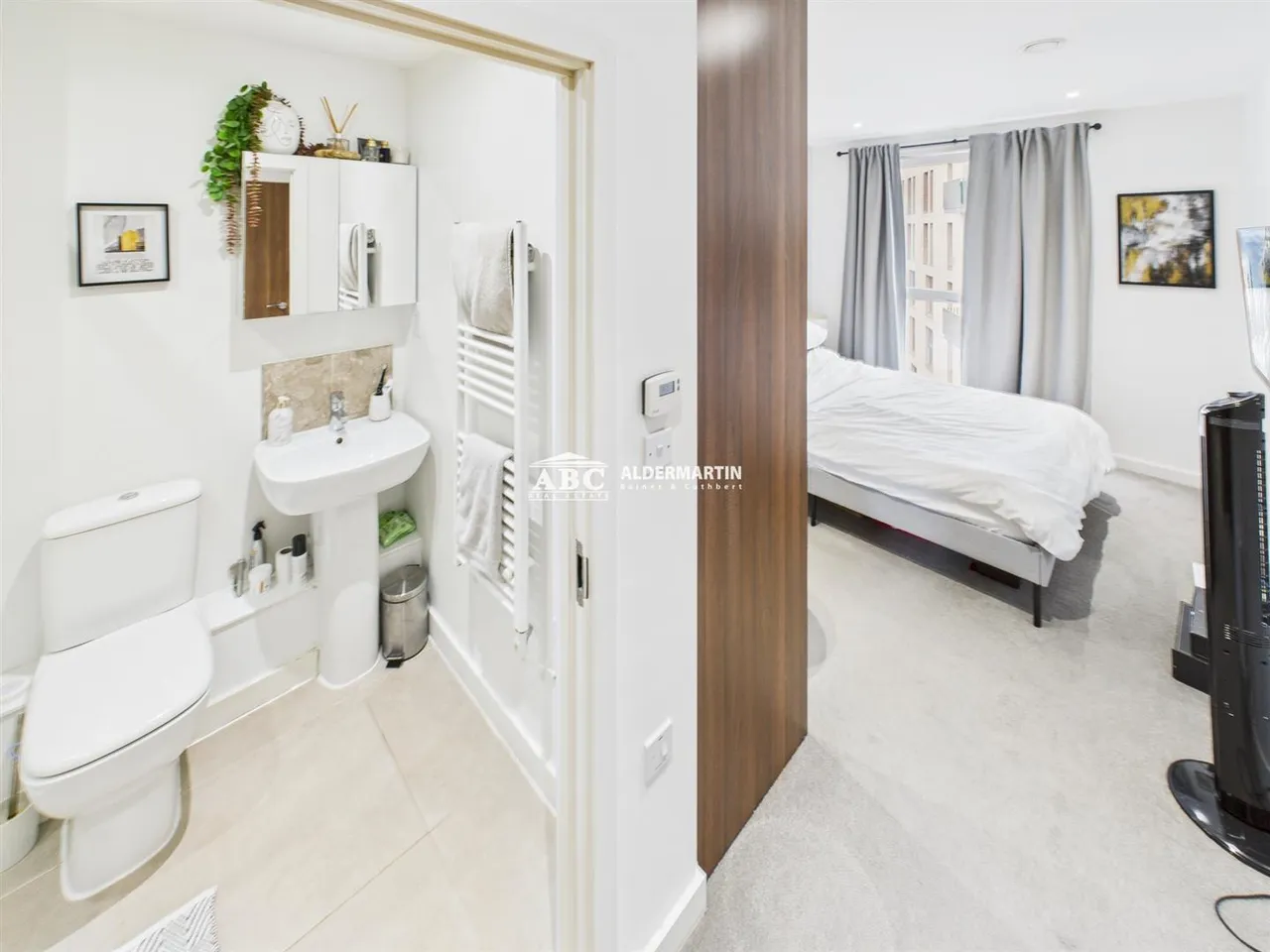 Moorhen Drive, London, photo 11