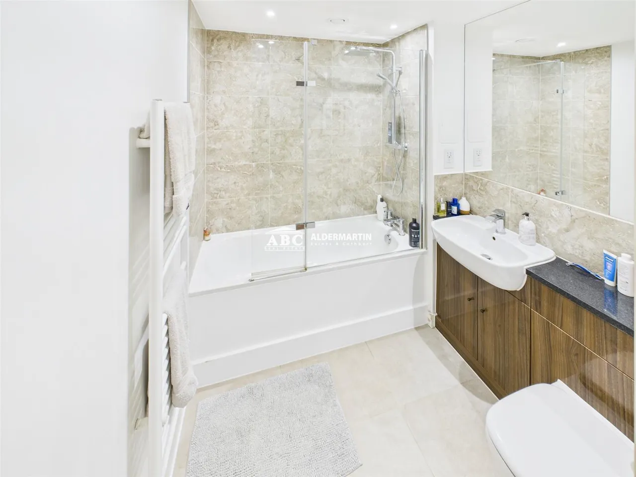 Moorhen Drive, London, photo 6