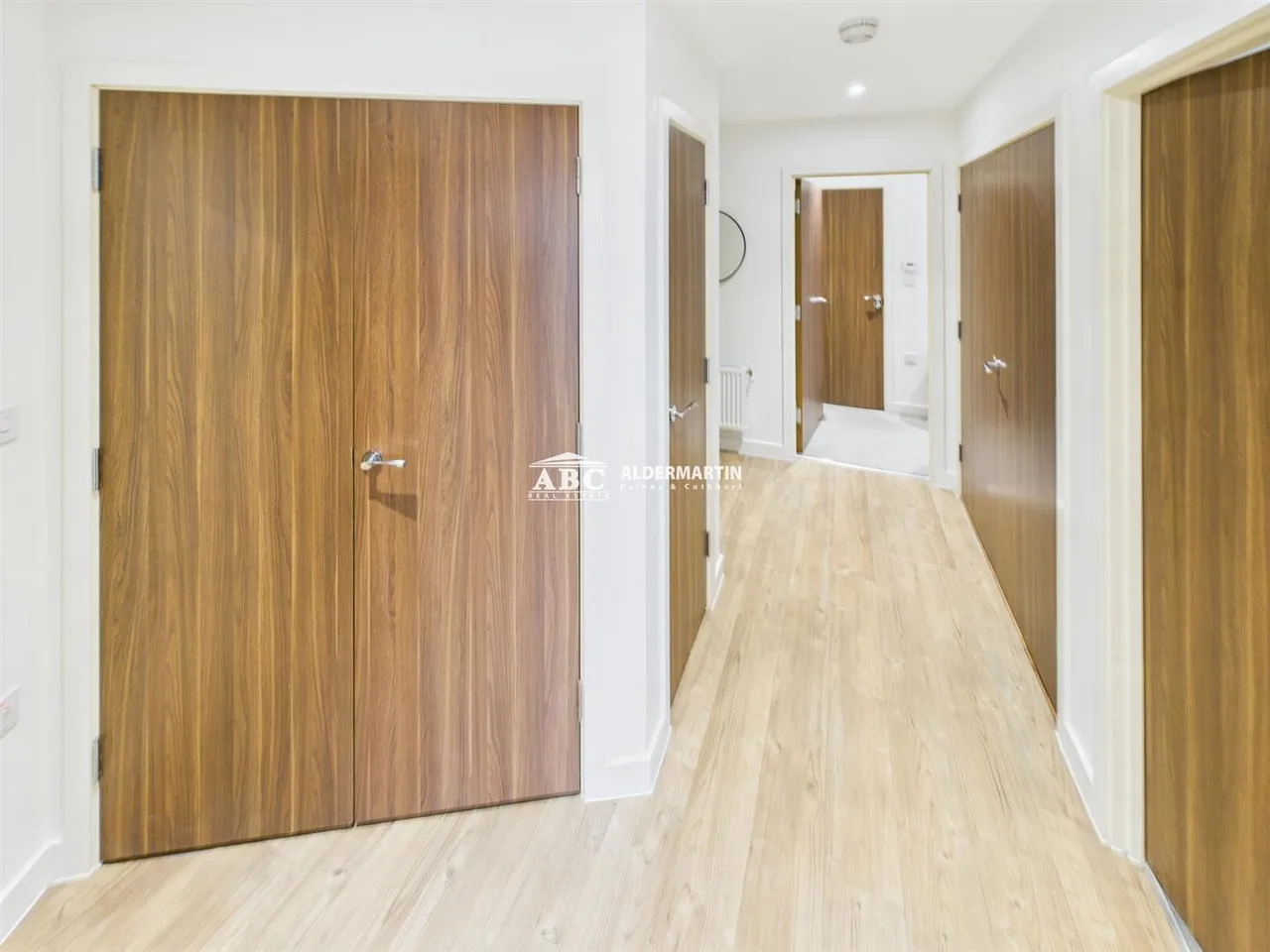Moorhen Drive, London, photo 12