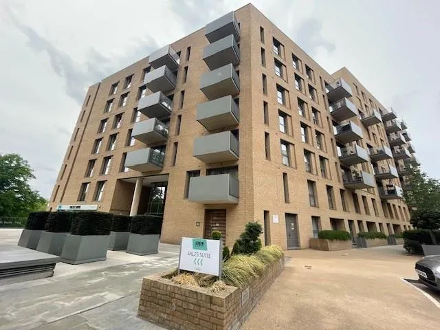 2 bed flat for sale — Moorhen Drive, London