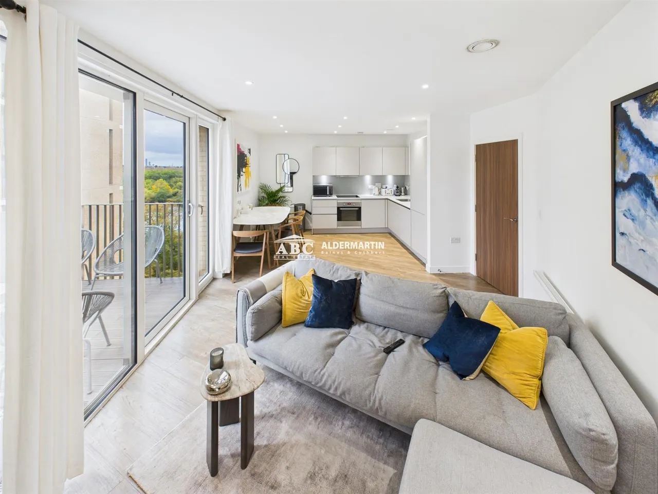 Moorhen Drive, London, photo 3
