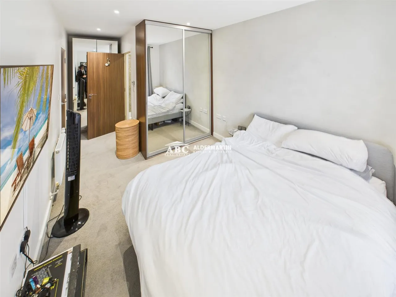 Moorhen Drive, London, photo 9