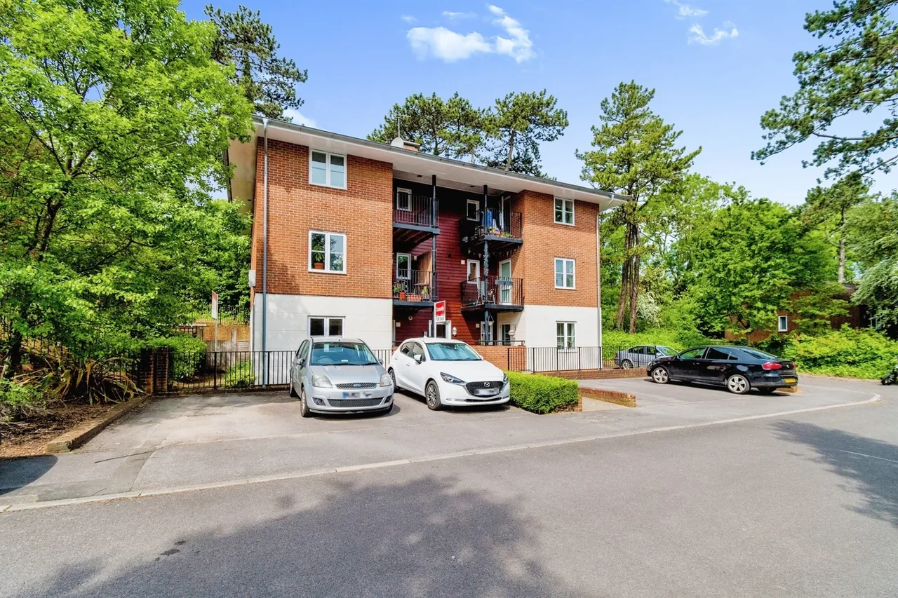 2 bed flat for sale, Grange Close, Winchester, SO23
