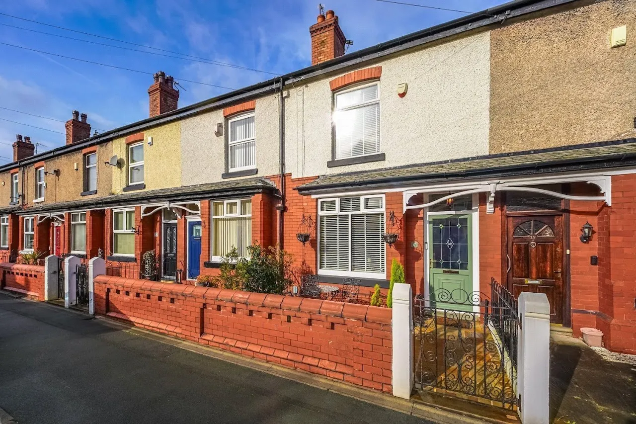 2 bed house for sale — Coronation Avenue, Gee Cross, Cheshire, SK14