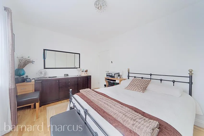 2 bed flat to rent — Letterstone Road