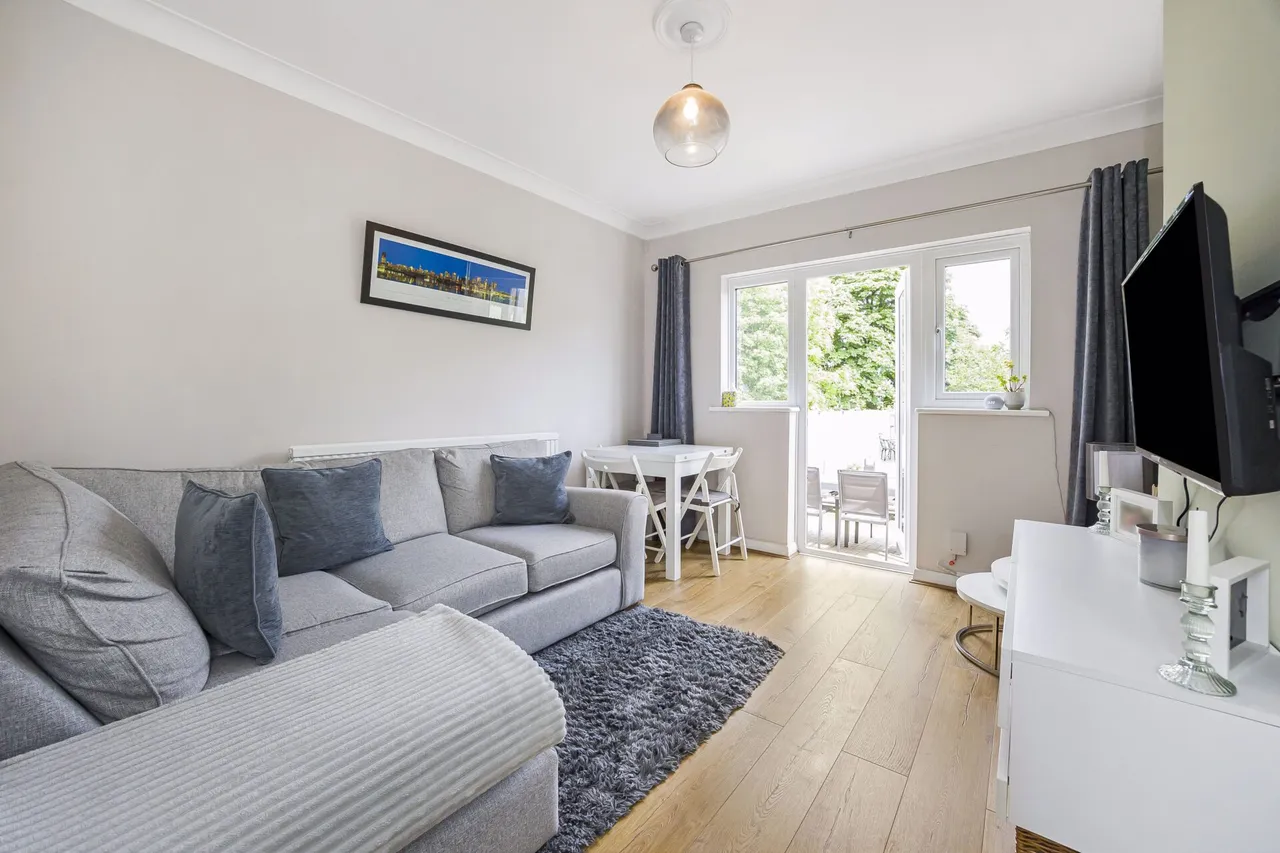 Parkview Road, London, photo 2