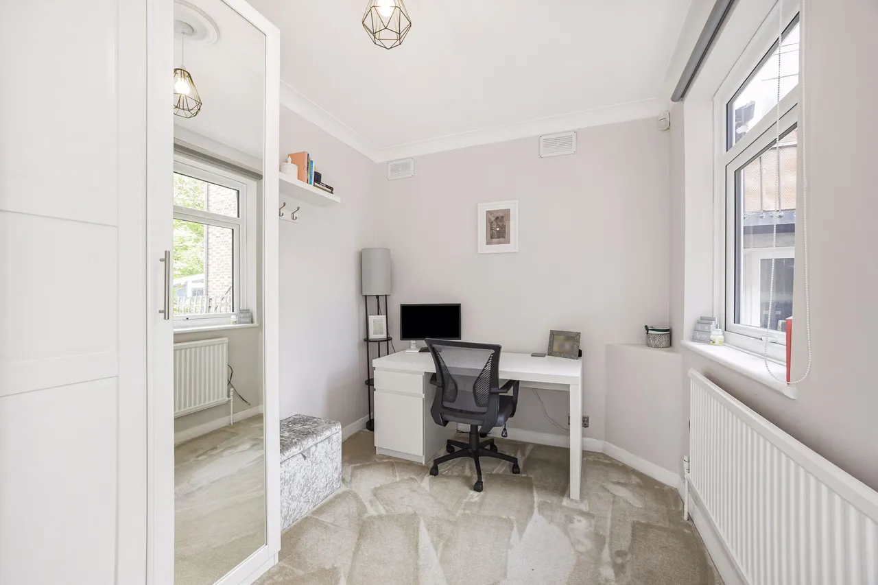 Parkview Road, London, photo 8