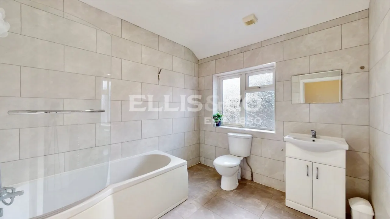 Costons Lane, Greenford, UB6, photo 9