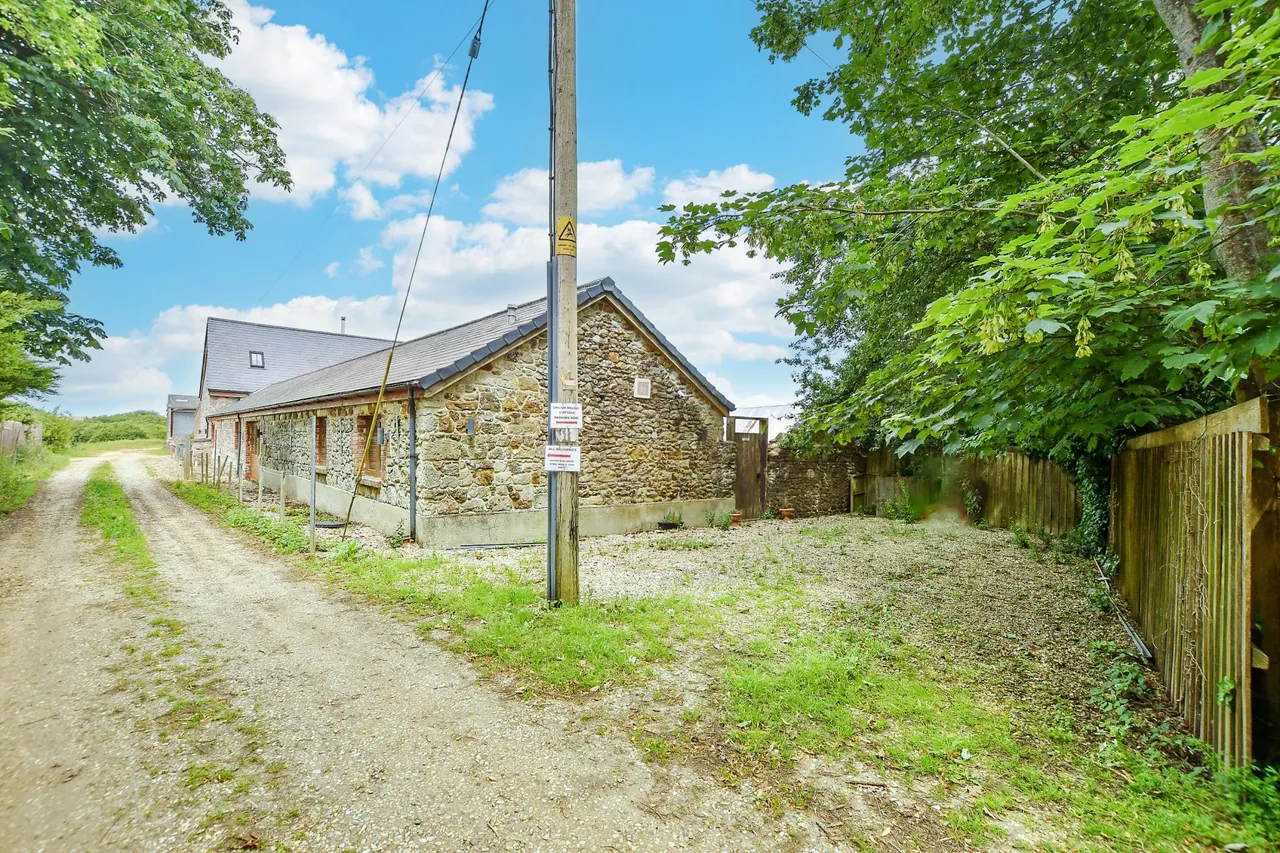 Whitwell, PO38, photo 22
