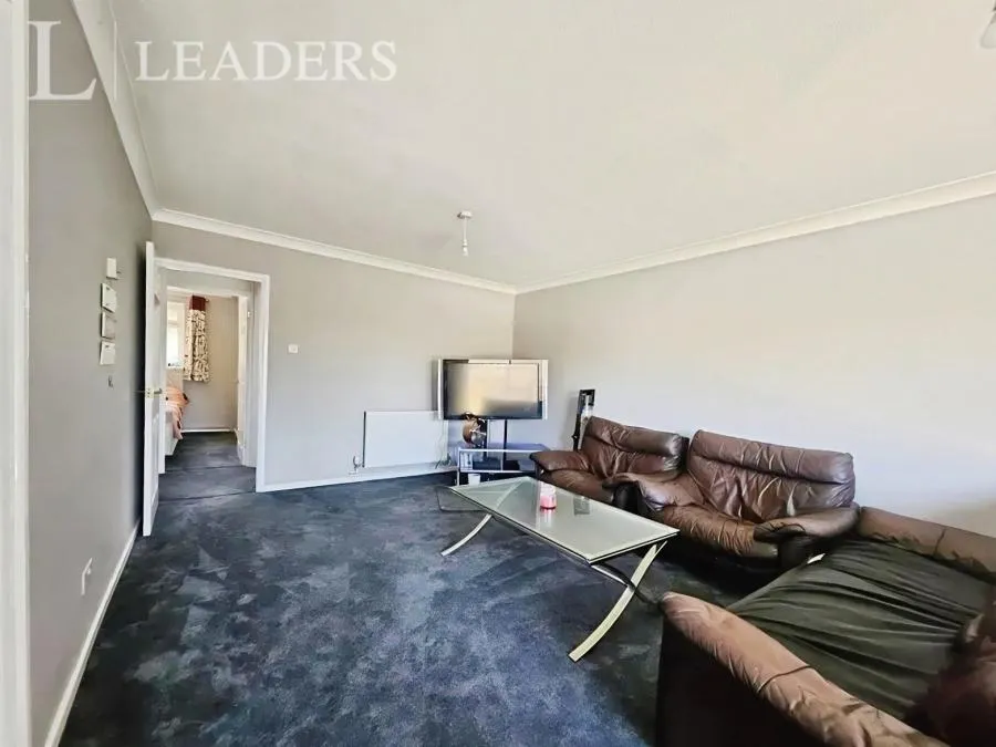 Woodlands Way, Southwater, RH13, photo 3