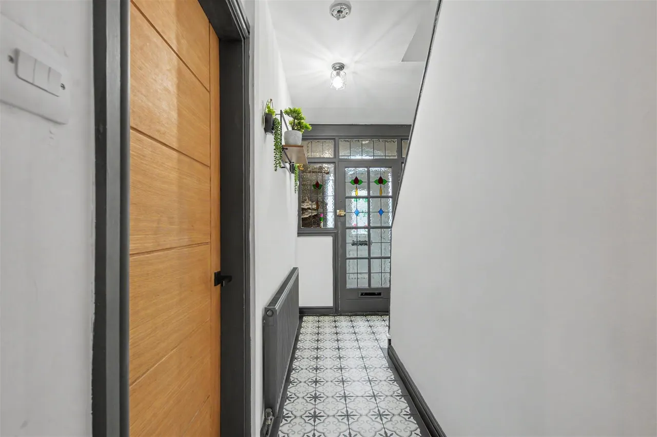St. Helens Crescent, Trowell, NG9, photo 2