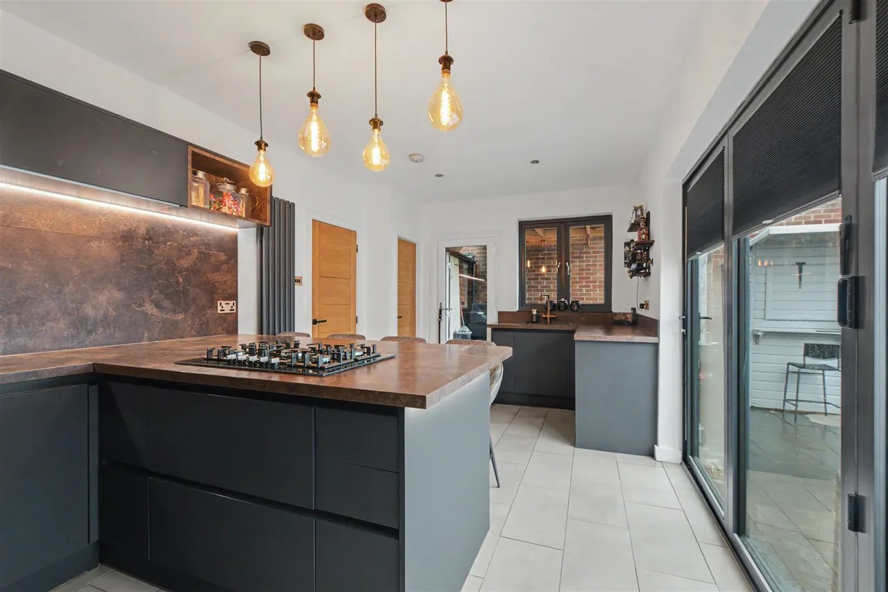 St. Helens Crescent, Trowell, NG9, photo 7