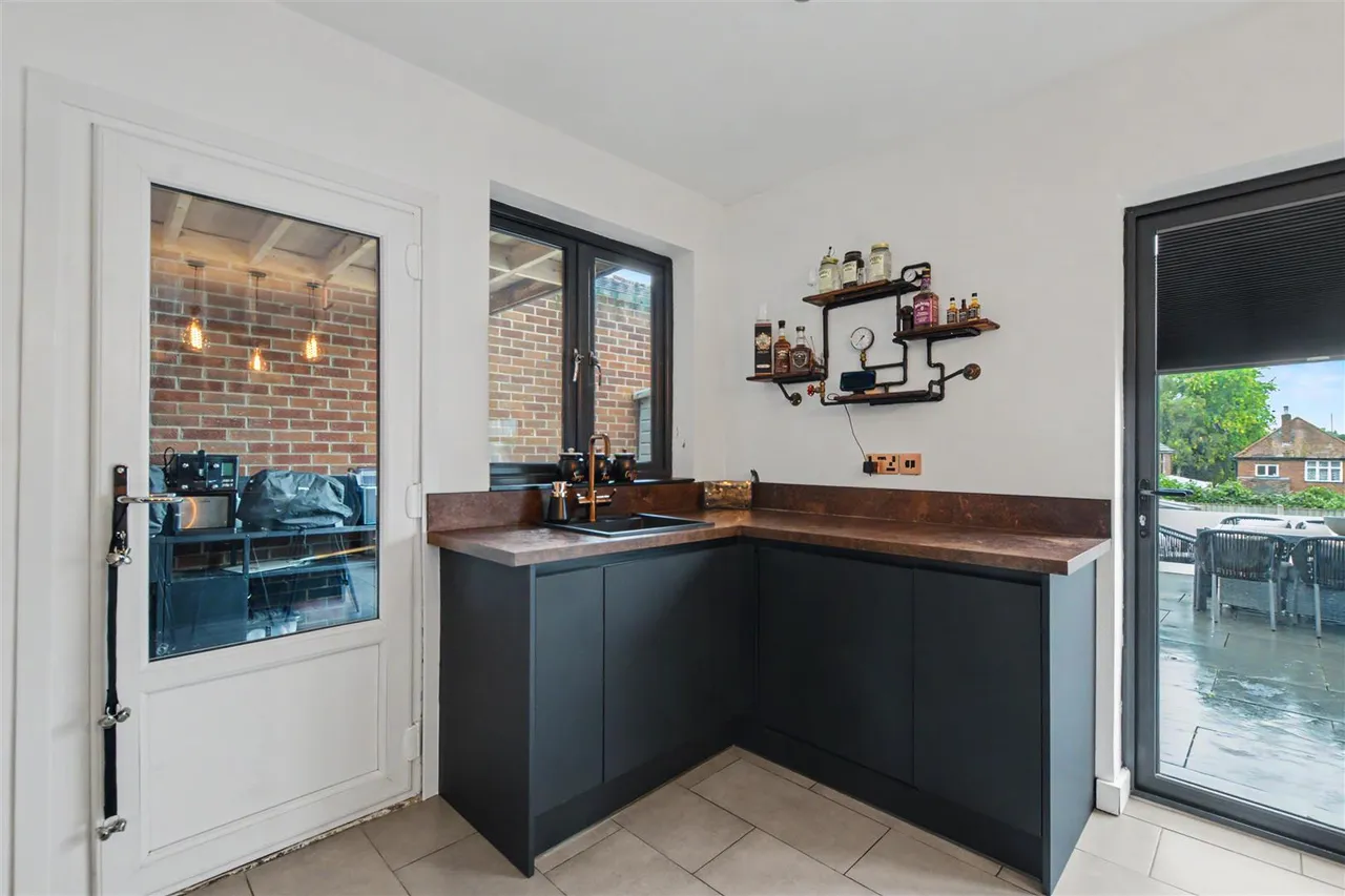 St. Helens Crescent, Trowell, NG9, photo 9